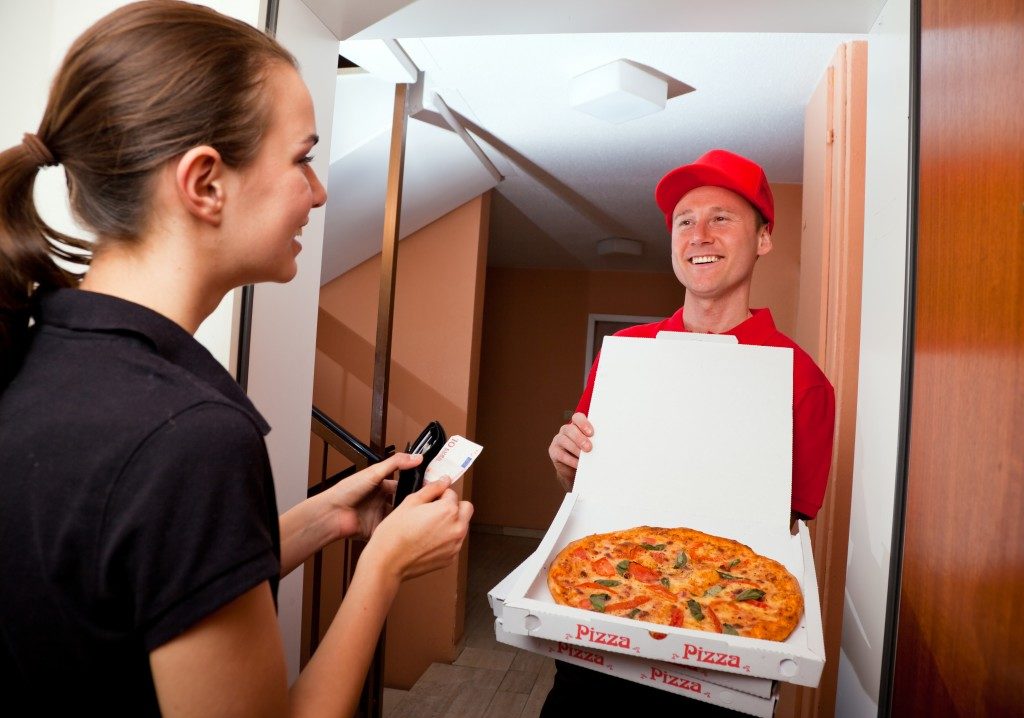 man delivering pizza