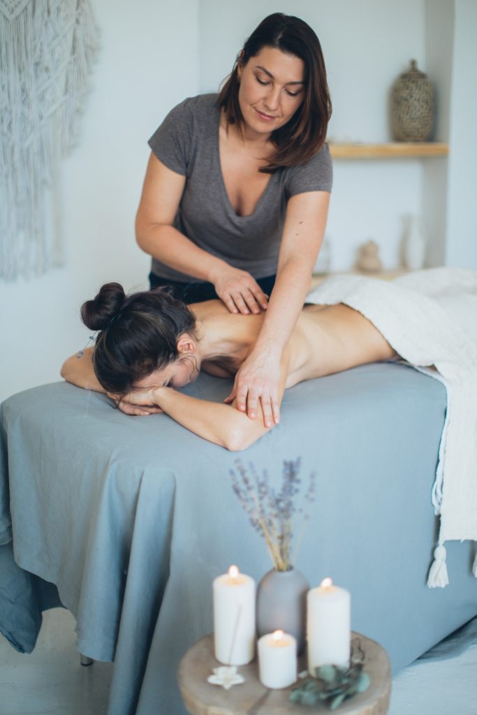 masseuse with customer