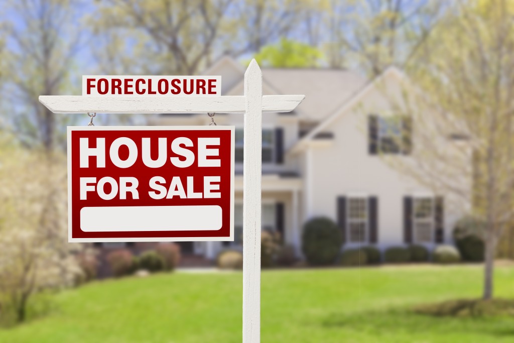 foreclosure house for sale sign